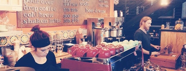 Cafe de los Muertos is one of Tempat yang Disukai Stephni.