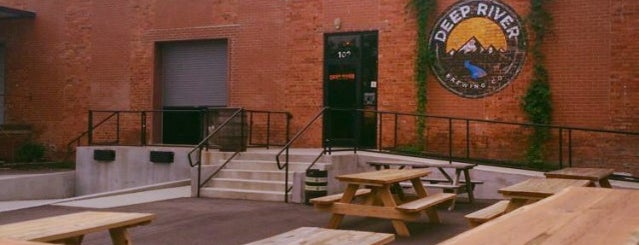 Deep River Brewing Co is one of สถานที่ที่บันทึกไว้ของ Larry.