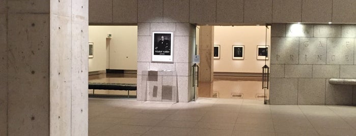 カナダ大使館 高円宮記念ギャラリー is one of gallery.