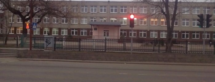 Средняя школа № 5 is one of Учреждения образования Бреста.