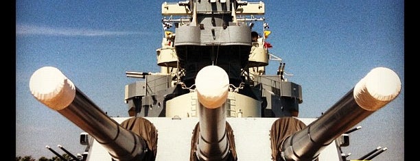Battleship NORTH CAROLINA is one of Lugares favoritos de Aaron.