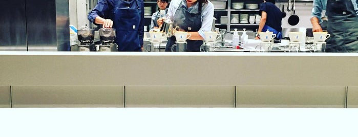 Blue Bottle Coffee is one of Rajul goes to Japan.