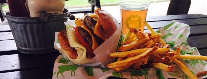 Moo House Burger is one of Lugares favoritos de Heshu.
