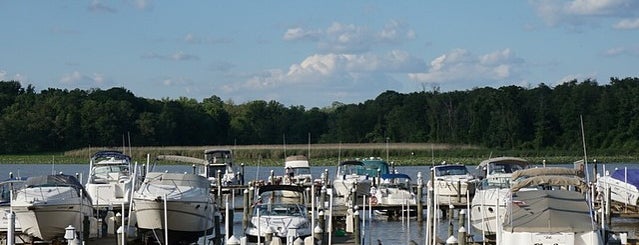 Hampton's Landing Marina is one of Life Jacket Loaner Sites: South East.