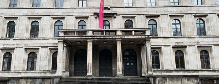 Hochschule für Musik und Theater is one of München Fun.