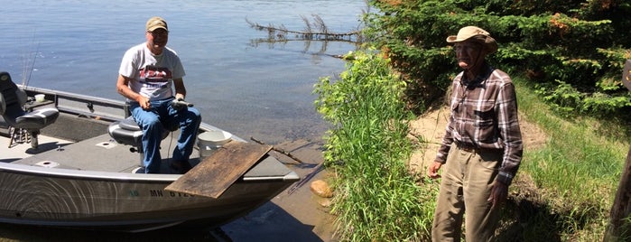 Wabana Lake is one of Lugares favoritos de Jeremy.