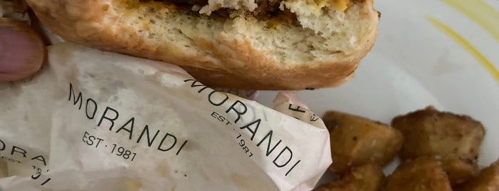 Pastas Morandi is one of Tempat yang Disukai juan carlos.