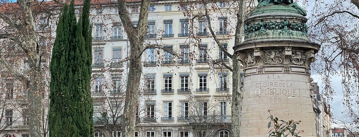 Statue de la Republique is one of Francie.