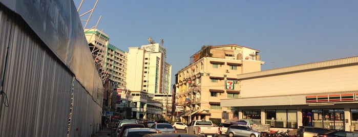 Sriracha Night Square is one of All-time favorites in Thailand.