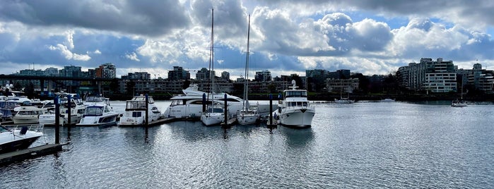 Marinaside Seawall is one of Winnie : понравившиеся места.