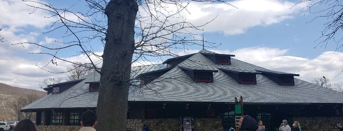 Bear Mountain Carousel is one of Locais salvos de Kimmie.