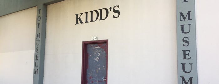 Kidd's Toy Museum is one of Portlandia Sept 2014.