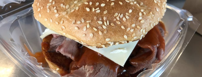 Kelly’s Roast Beef is one of Locais curtidos por Allison.