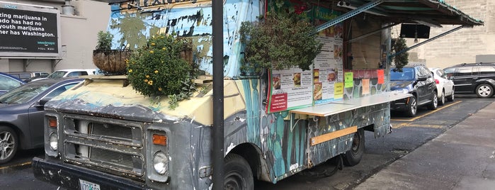 Taqueria Villanueva Truck is one of The 13 Best Places for Chicken Burritos in Portland.