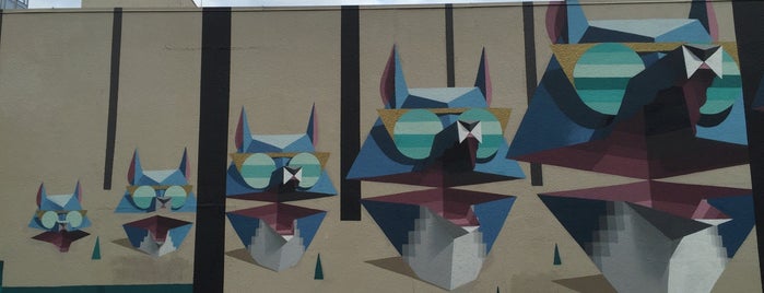 The Weird BLN/PDX mural is one of Valentino'nun Beğendiği Mekanlar.