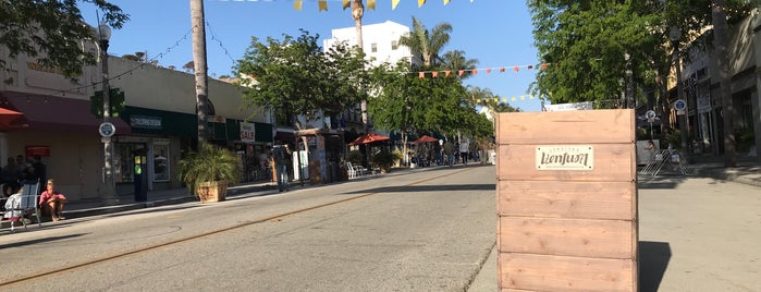 Downtown Ventura is one of Tempat yang Disukai Den.