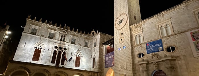Gradski zvonik i Luža zvonara (Bell Tower and Bell Lounge) is one of Dubrovnik 🏰.