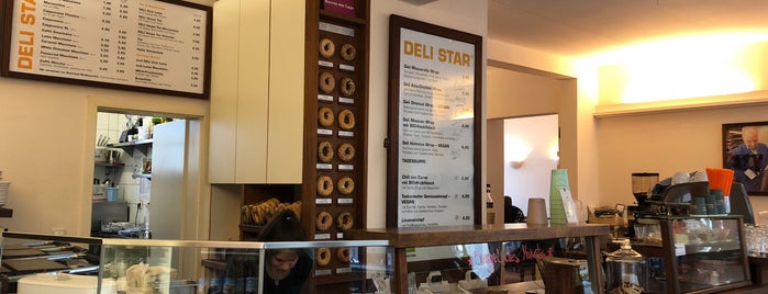 DELI STAR Bagel & Coffee is one of Lieux qui ont plu à Peter.