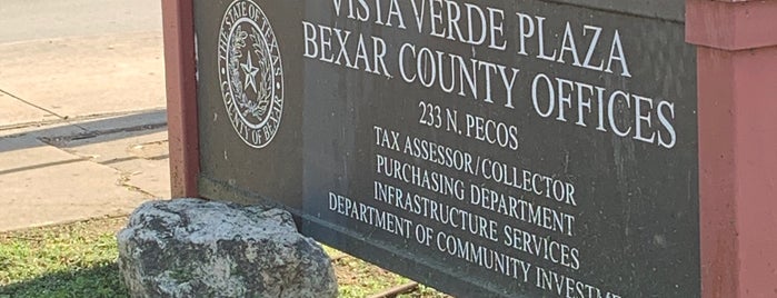 Bexar County Tax Office is one of Ellen'in Beğendiği Mekanlar.