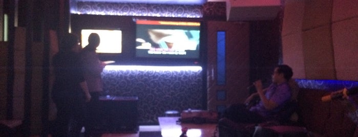 Inul Vizta is one of Must-visit Karaoke Bars in Jakarta Selatan.
