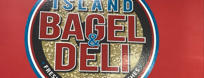 Island Bagel & Deli is one of K'ın Kaydettiği Mekanlar.