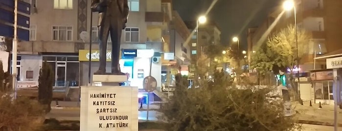 Atatürk Heykel Meydanı is one of Doğa'nın Beğendiği Mekanlar.