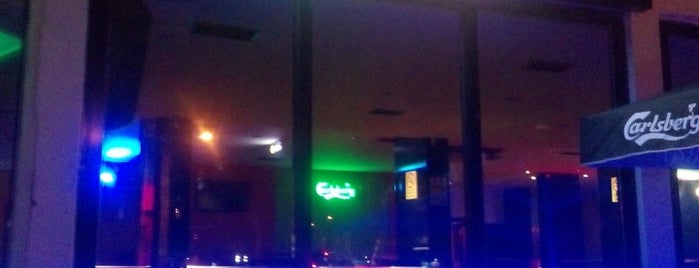 Loop Cafe & Bar is one of Locais salvos de Çilem💃.