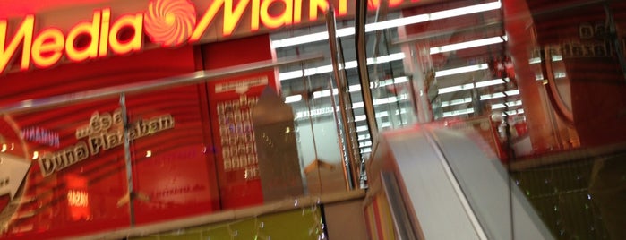 MediaMarkt is one of Tamás Márkさんのお気に入りスポット.