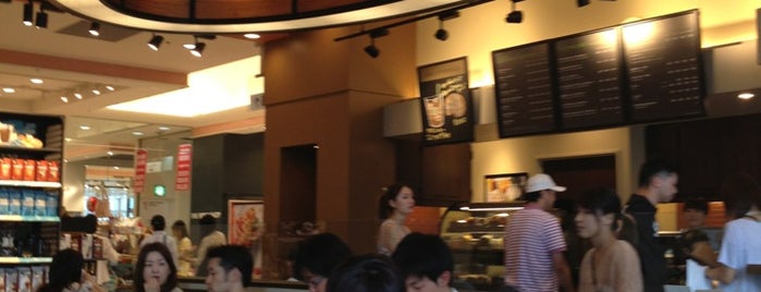 Starbucks is one of Tempat yang Disukai Yusuke.