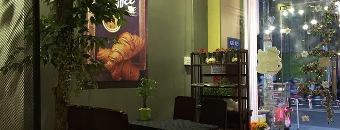 Cà Phê Nguyêt Càt (Moonlight Cafe & Lounge) is one of カフェ.