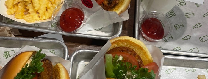 Shake Shack is one of The 11 Best Places for Milkshakes in Seoul.