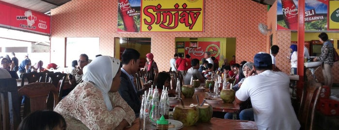 Nasi Bebek Sinjay is one of Obyek Wisata Jawa Timur SELAIN Malang Surabaya.