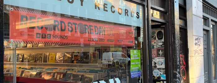 Flashback Records is one of Londres.