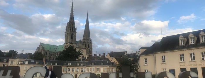 Chartres is one of Lieux qui ont plu à Álvaro.