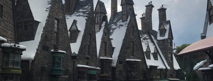 The Wizarding World of Harry Potter - Hogsmeade is one of Posti che sono piaciuti a Алексей.