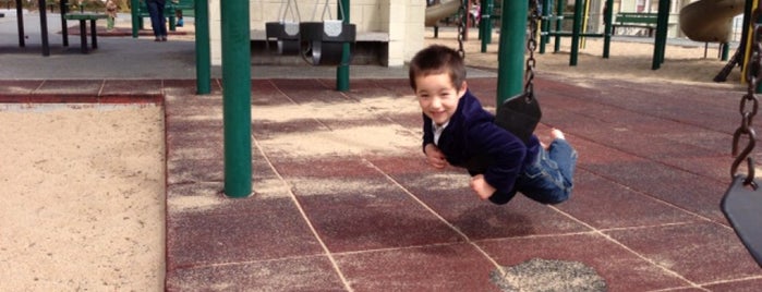 Bernal Heights Library Playground is one of Reinaldoさんの保存済みスポット.