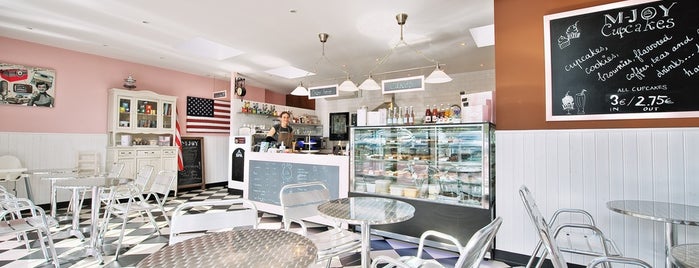 M-Joy Cupcakes is one of สถานที่ที่ Sebastian ถูกใจ.