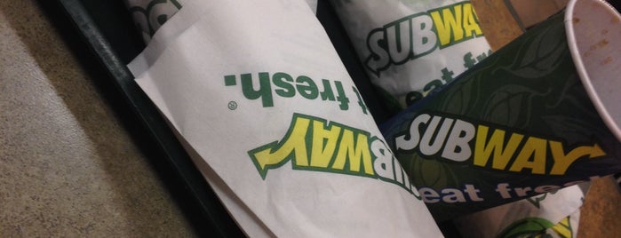 Subway is one of สถานที่ที่ Joshua ถูกใจ.