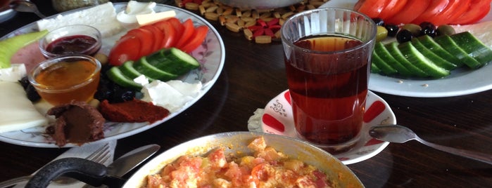 Ekin Cafe is one of MEHMET YUSUF : понравившиеся места.