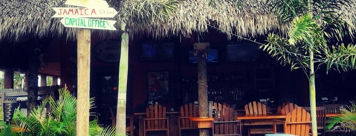 Jerry's Italian Grill and Tiki Village is one of Lugares favoritos de Frank.