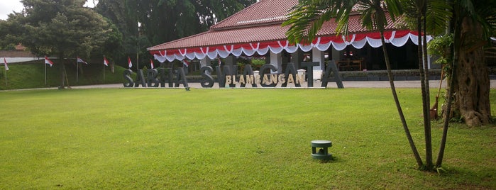 Pendopo Sabha Swagata Blambangan is one of สถานที่ที่ RizaL ถูกใจ.