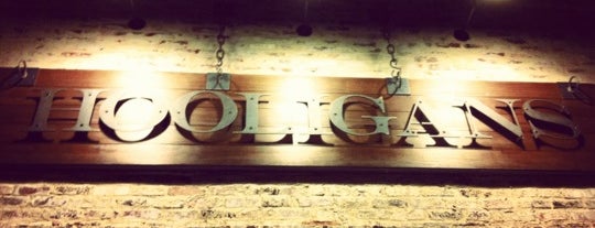Hooligan's Pub is one of Locais curtidos por Rowdy.
