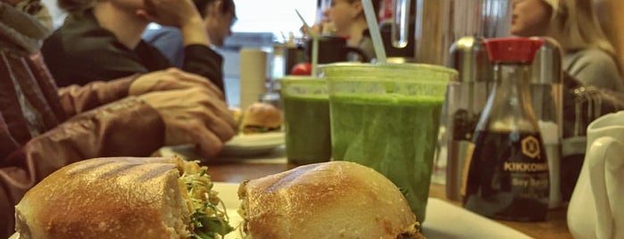 Bob's Juice Bar is one of Paris Trip.