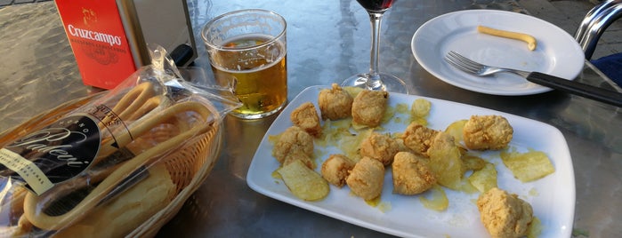 Taberna La Plazuela is one of Comer/cenar en Sevilla.