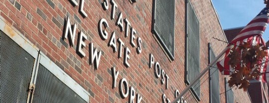 USPS Post Office - Hell Gate Station is one of Tempat yang Disukai Andrea.