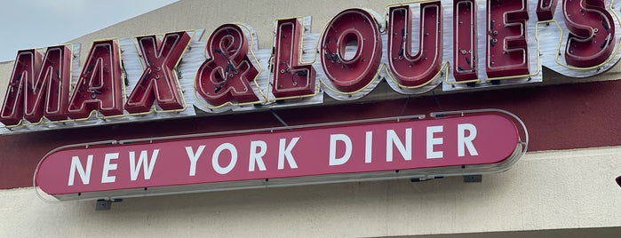 Max & Louie's New York Diner is one of Lugares guardados de Ron.