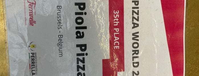 La Piola Pizza is one of สถานที่ที่ Axel ถูกใจ.
