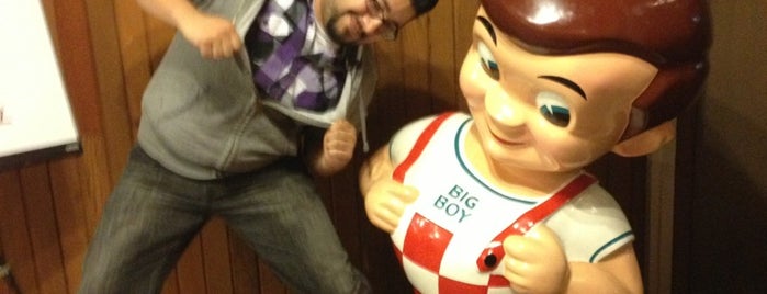 Bob's Big Boy is one of Burger Places!.