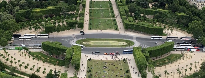 Sommet de la Tour Eiffel is one of Stephania : понравившиеся места.