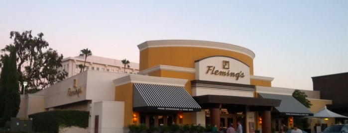 Fleming's Prime Steakhouse & Wine Bar is one of Tempat yang Disukai Ernesto.